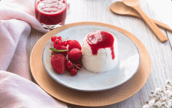 Faisselle à la Crème et Coulis de Fruits Rouges